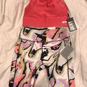 printed leggings DKNY Sport with side pockets that perfectly fit your phone
